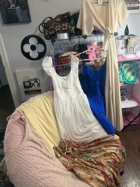 Bundle #5 - 6 - Women's  L Dresses  - Pics included